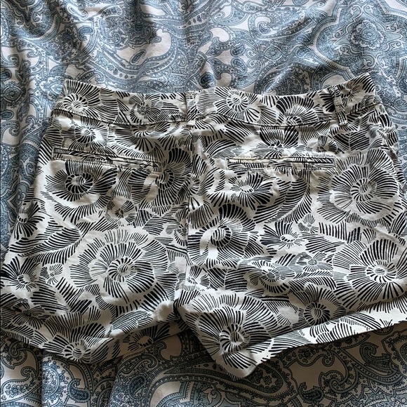 Old navy pixie shorts - Picture 3 of 3